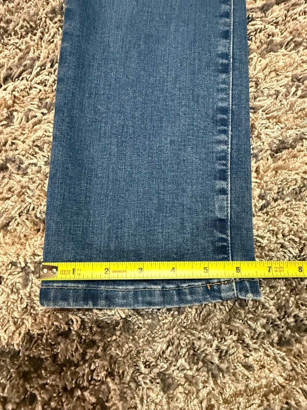 Frame Denim Women’s Straight-Leg Jeans in Medium Blue - Picture 7 of 10